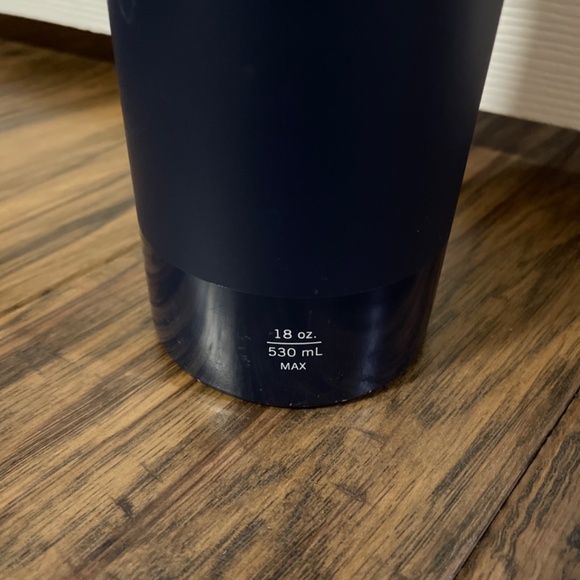 Herschel navy water bottle 18oz 530ml - Picture 3 of 14